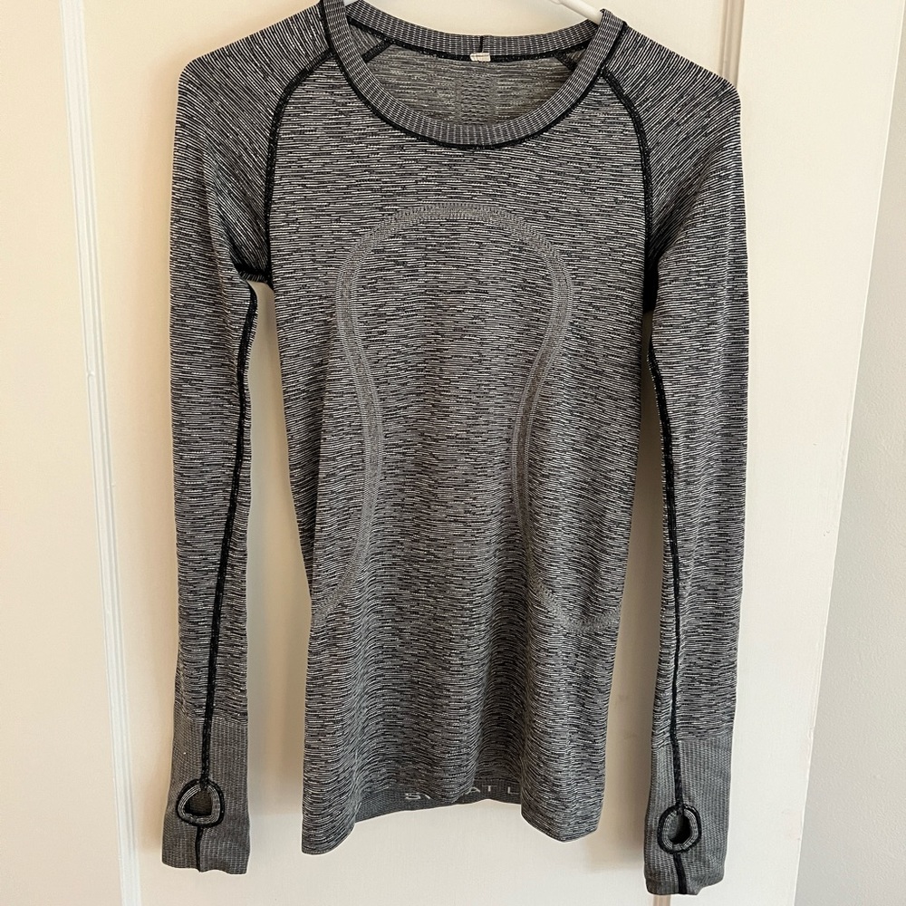 Lululemon Heathered Grey Swiftly Tech Long Sleeve shirt